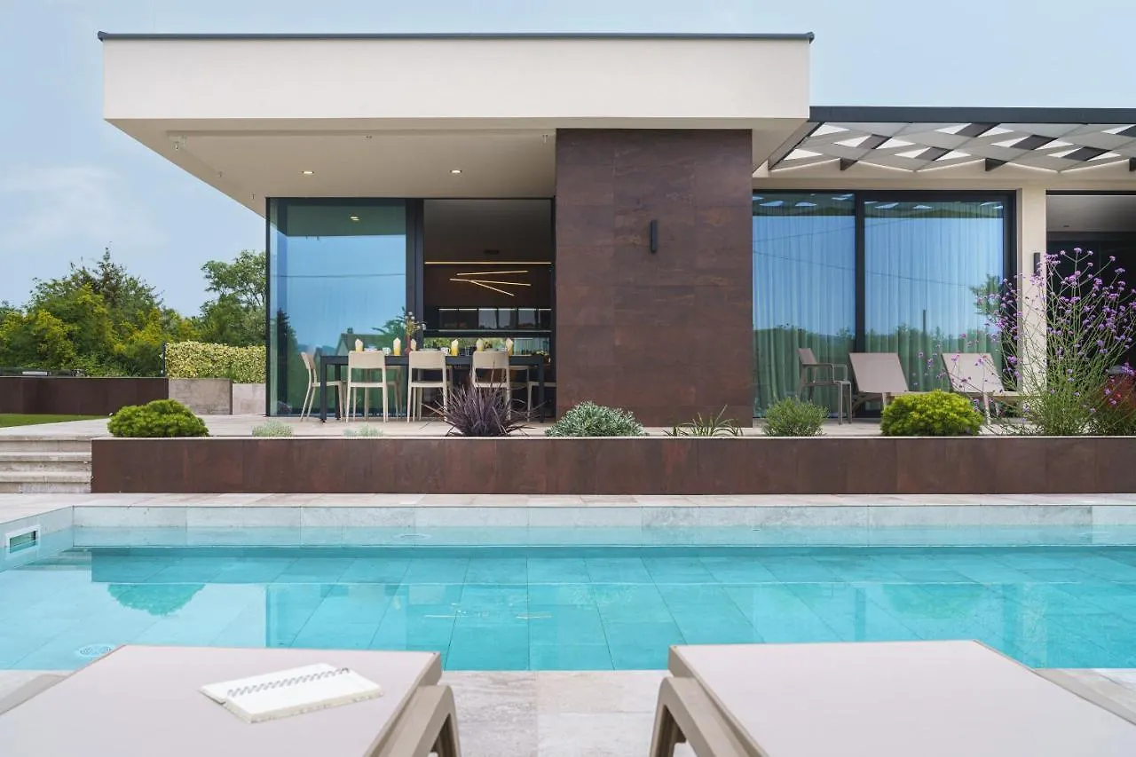 קרק Villa Alba